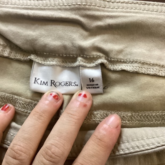 Kim Rogers Tan Capris - Picture 5 of 13